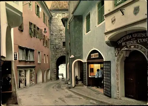 Ak Meran Merano Südtirol, Altstadt, Postgasse mit Bozner Tor