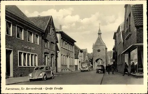 Ak Fürstenau in Niedersachsen, Große Straße mit Volksbank und Tor, Autos