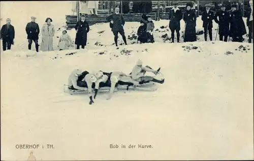 Ak Oberhof im Thüringer Wald, Bob in der Kurve, Zuschauer