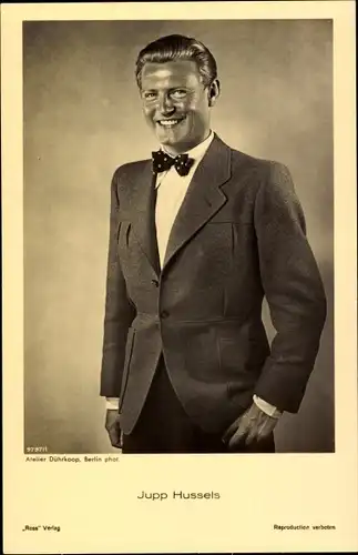Ak Schauspieler Jupp Hussels, Portrait, Fliege, Anzug