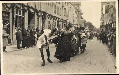 Foto Ak Karneval, Festzug, Verkleidete Menschen