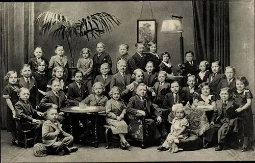 Ak Schaefer's Märchenstadt Liliput, Liliputaner