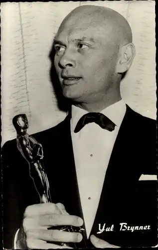 Ak Schauspieler Yul Brynner, Portrait mit Academy Award, Oscar