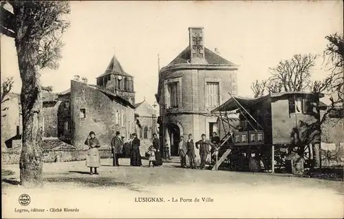 Ak Lusignan Vienne, La Porte de Ville