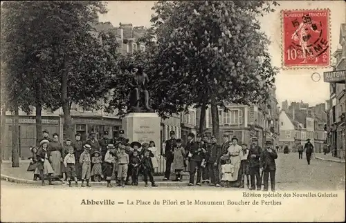 Ak Abbeville Somme, La Place du Pilori et le Monument Boucher de Perthes