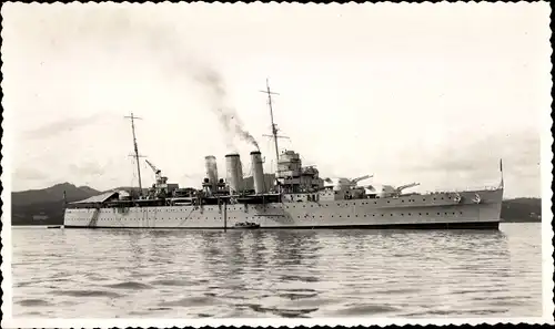 Foto Ak Britisches Kriegsschiff, Schwerer Kreuzer