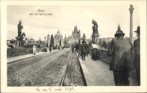 Ak Praha Prag Tschechien, Auf der Karlsbrücke