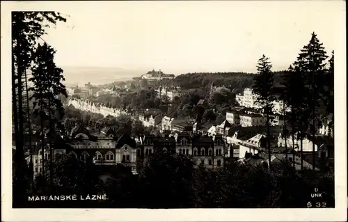 Foto Ak Mariánské Lázně Marienbad Reg. Karlsbad, Blick auf den Ort, Wald