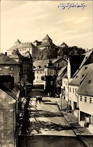 Ak Augustusburg im Erzgebirge, Straßenpartie mit Schloss