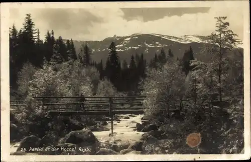Ak Riesengebirge, Partie an der Kochel, Brücke