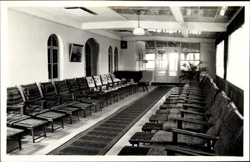 Ak Bad Köstritz in Thüringen, Sanatorium, Liegehalle für Männer, Innenansicht