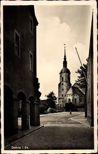 Ak Dohna in Sachsen, Straßenpartie, Blick zur Kirche