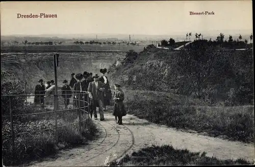 Ak Dresden Plauen, Bienert-Park, Spazierweg