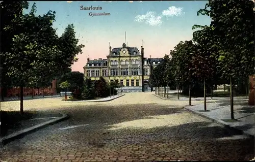 Ak Saarlouis im Saarland, Blick auf das Gymnasium