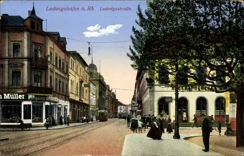 Ak Ludwigshafen am Rhein, Blick in die Ludwigsstraße, Passanten