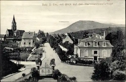 Ak Soultz Sulz Elsass Haut Rhin, Blick auf den Ort und Hartmannsweilerkopf