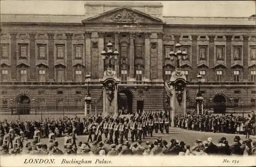 Ak City of Westminster London England, Buckingham Palace, Guards
