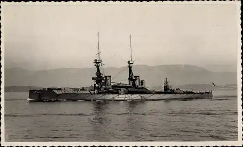 Foto Ak Britisches Kriegsschiff, HMS Bellerophon, Kreuzer