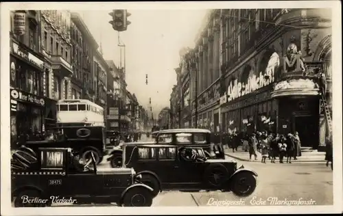 Ak Berlin Mitte, Straßenverkehr, Leipziger Straße, Ecke Markgrafenstraße, Autos, Bus