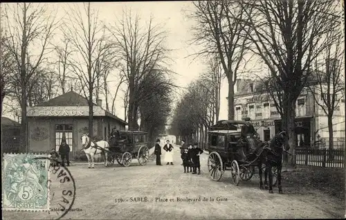 Ak Sablé sur Sarthe, Place et Boulevard de la Gare, Kutsche