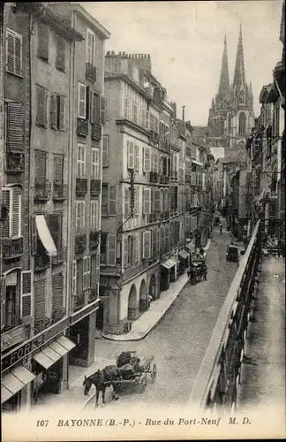 Ak Bayonne Pyrénées Atlantiques, Rue du Pont Neuf