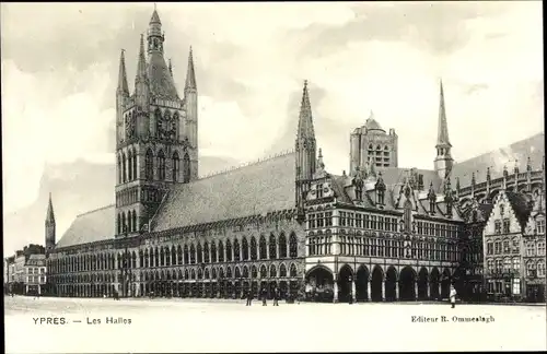 Ak Ypres Ypern Flandern, Les Halles, Türme, Außenansicht