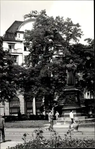 Ak Lutherstadt Eisenach in Thüringen, Denkmal, HO Hotel