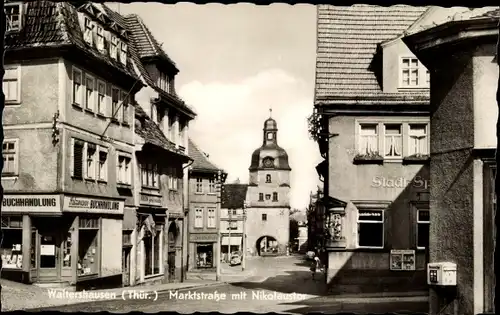 Ak Waltershausen in Thüringen, Marktstraße mit Nikolaustor, Stadtsparkasse, Buchhandlung