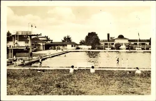 Ak Waltershausen im Thüringer Becken, Blick in das Schwimmbad