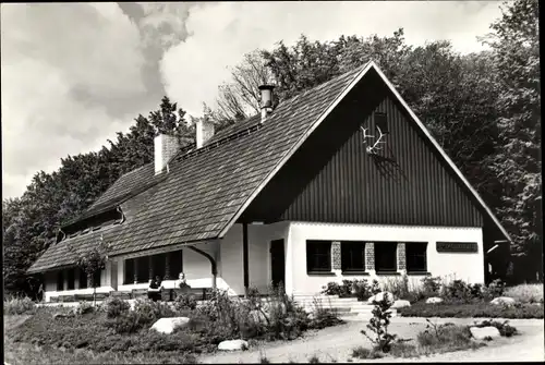 Ak Putbus auf der Insel Rügen, HO-Gaststätte Jägerhütte, Außenansicht