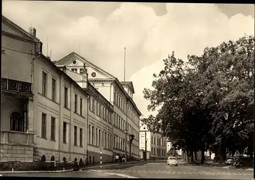 Ak Putbus auf der Insel Rügen, Institut für Lehrerbildung, Internat, Straßenansicht, Auto