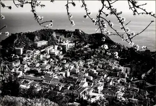 Ak Taormina Sicilia, Stadtpanorama von oben, Meer, Baumblüten