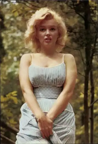 Ak Schauspielerin Marilyn Monroe, Portrait, Blaues Kleid