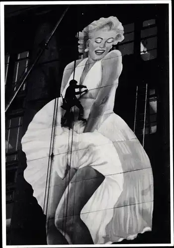 Ak Schauspielerin Marilyn Monroe, Portrait, Kleid, Wandbild