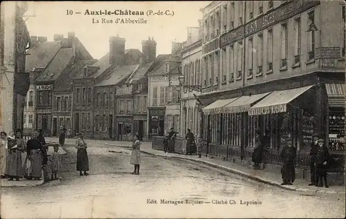 Ak Auxi le Chateau Pas de Calais, Rue d'Abbeville