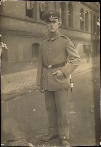 Foto Ak Aachen in Nordrhein Westfalen, Soldat in Uniform