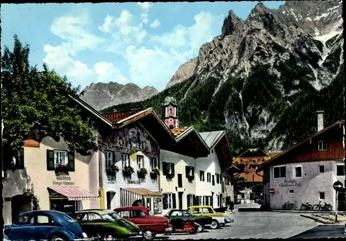 Ak Mittenwald in Oberbayern, Straßenpartie, Karwendelgebirge