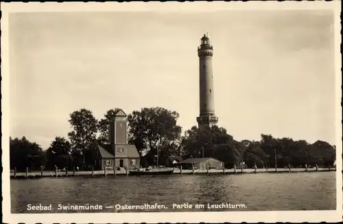 Ak Osternothafen Świnoujście Swinemünde Pommern, Partie am Leuchtturm