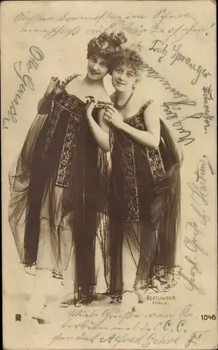 Ak Zwei Frauen, Tänzerinnen, Kleider, Portrait