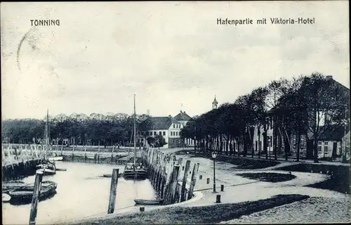 Ak Tönning an der Eider Nordfriesland, Hafenpartie mit Viktoria Hotel