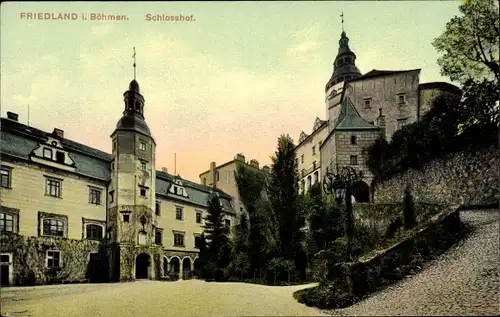 Ak Frýdlant v Čechách Friedland in Böhmen Reg Reichenberg, Schlosshof