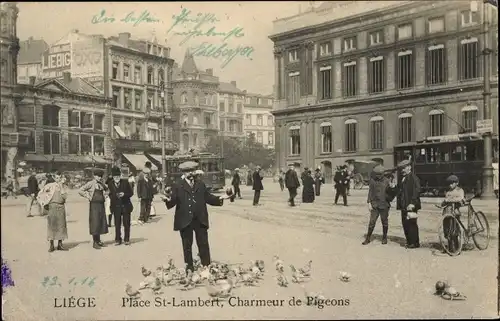 Ak Liège Lüttich Wallonien, Place St. Lambert, Charmeur de Pigeons