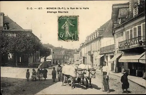 Ak Monein Pyrénées Atlantiques, Rue de la Halle, Café