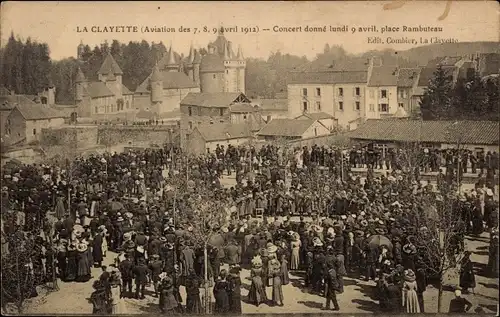 Ak La Clayette Saône et Loire, Aviation 1912, Concert, place Rumbuteau, Menschenmenge, Schloss