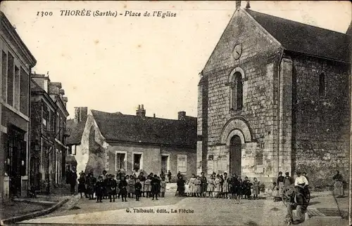 Ak Thorée les Pins Sarthe, Place de l'Eglise, Kirche, Anwohner