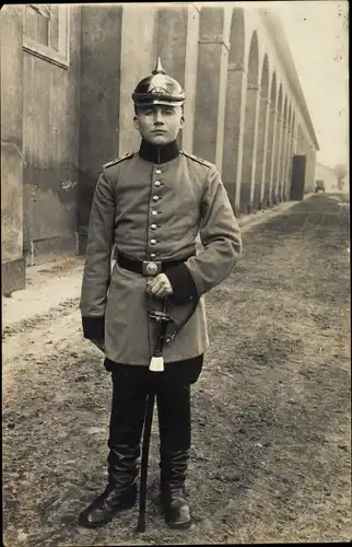 Foto Ak Dresden, Deutscher Soldat in Uniform, Pickelhaube, Portrait 1915, I WK