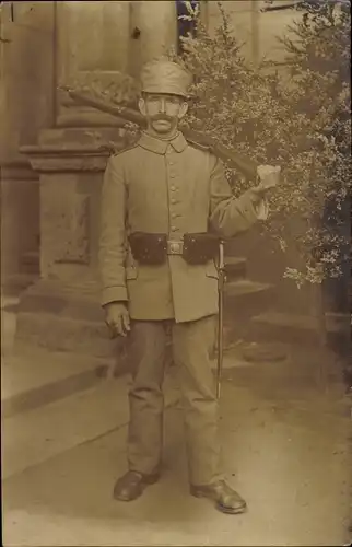 Foto Ak Deutscher Soldat in Uniform, Landsturm, I WK