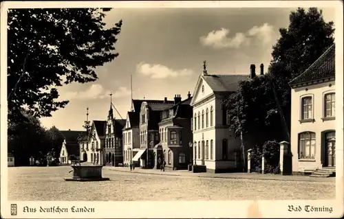 Ak Tönning an der Eider Nordfriesland, Partie am Markt, Brunnen