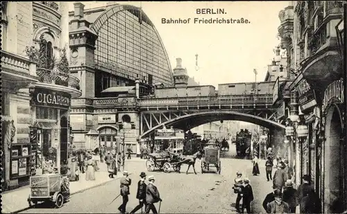 Ak Berlin Mitte, Bahnhof Friedrichstraße, Cigarren, Geschäfte, Kutsche, Brücke, Passanten