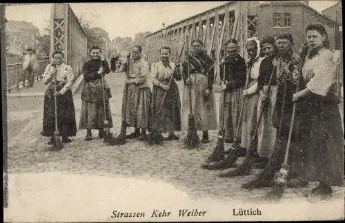 Ak Liège Lüttich Wallonien, Straßenkehrweiber an der Brücke